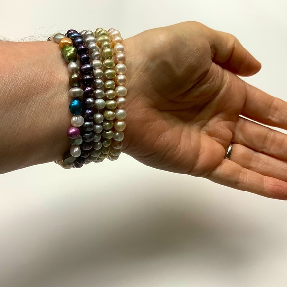 Set of 5 Genuine Freshwater Pearl Stretch Bracelets, Multi Color - Picture 2 of 5